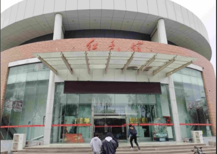 ����������W(xu��)�ČW(xu��)Ժ���`��ڼtɫ���E ���ഺ��(d��n)��(d��ng)