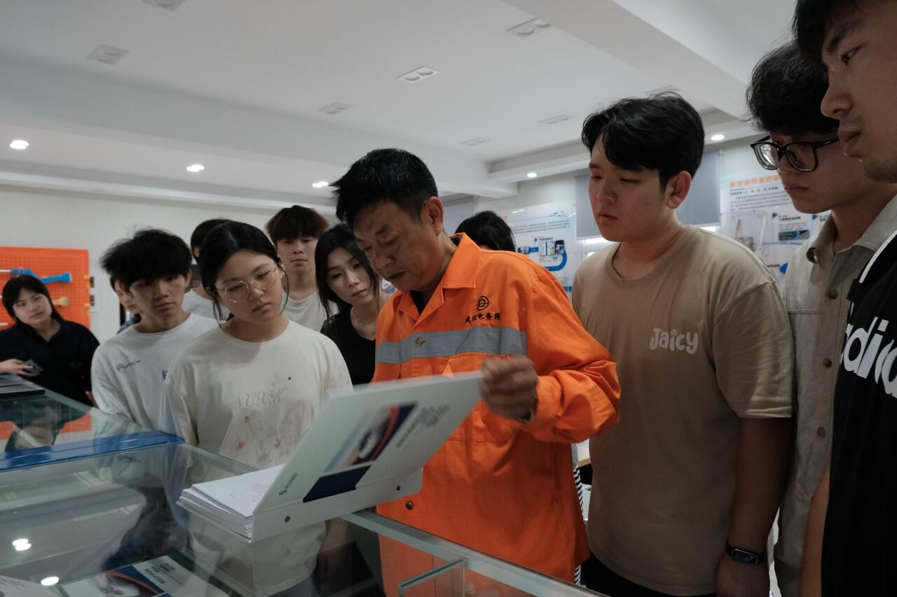 ԴFģ׷I(lng)ӡӛ|l(xing)(hu)(sh)`܉E⡤F·ĂЌ(sh)`{(dio)ЈF(tun)h늄(w)Ӗ(xn){(dio)мo(j)(sh)