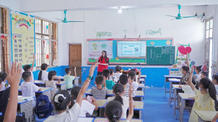 �Ӻ���W(xu��)�tɫ����֧�̈F�_չ��ǧ�l(xi��ng)�f�塱�h(hu��n)�����ջ��