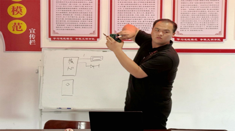 �ǻ�ȼ��(d��ng)�Ƽ�����С܇�Y�Gͯ���g��������ԪӋ(j��)�����ǻ�־Ը����(w��)�(du��)�����n�Þ��l(xi��ng)�僺ͯ�_������֮�T