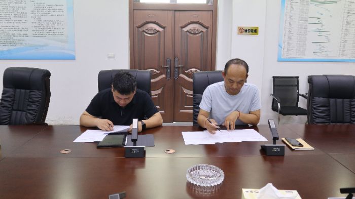 專(zhuān)家們積極參與問(wèn)卷調(diào)查 宋天浩攝