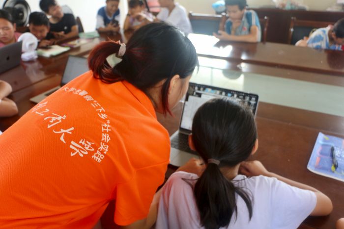 AI��Ӱ��ͯ�� �Ƽ�н�����l(xi��ng)Ұ ��������ɽ����̷���(w��)��_չ��AI��Ӱ���r�Ք[�ɡ��Ƽ����`���