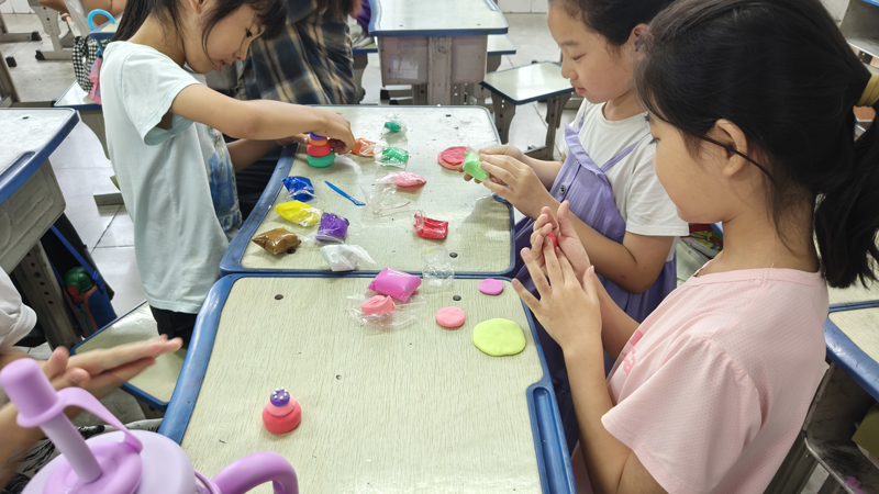 ˇ(rn)ͯģˡɽ|W(xu)֮С(hu)(sh)`F(tun)_չֹˇg(sh)ϵn