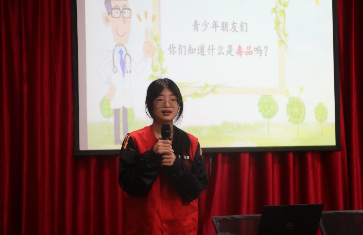 �ഺ�o����ꖹ���L ����������W(xu��)���ഺ�������^���������С����`꠸����A��^(q��)��ί��������ɫ���ӽ����n��