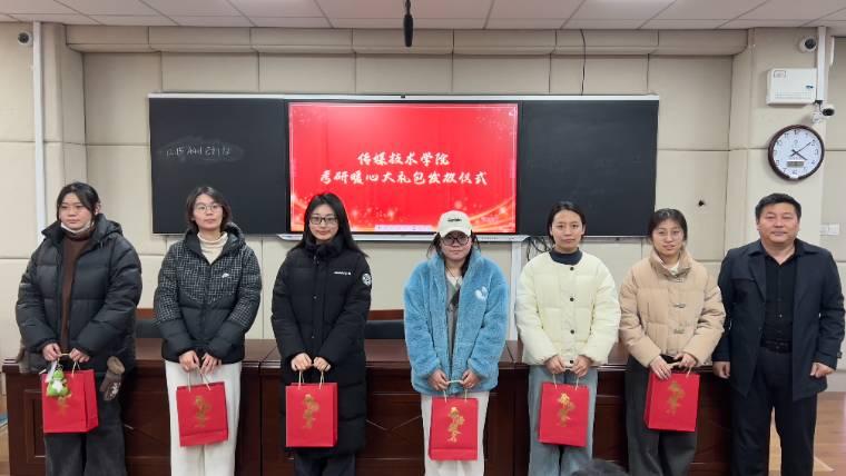 ĳǴW(xu)ýg(sh)W(xu)Ժ_չT һС鶨АĴYl(f)Ż(dng)