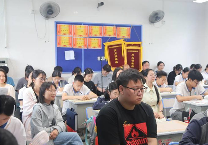 �RԺ˼��ϵ��ͬ�����߼��ЌW(xu��)��(sh��)��(x��)�(du��)�_չ��(sh��)��(x��)���Y(ji��)�R��(b��o)��