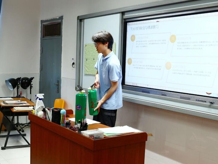 ��������(m��ng)�F(tu��n)�(du��)�º��(zh��n)����С�W(xu��)֧�����n���ഺ���l(xi��ng)�����º������L������ƪ