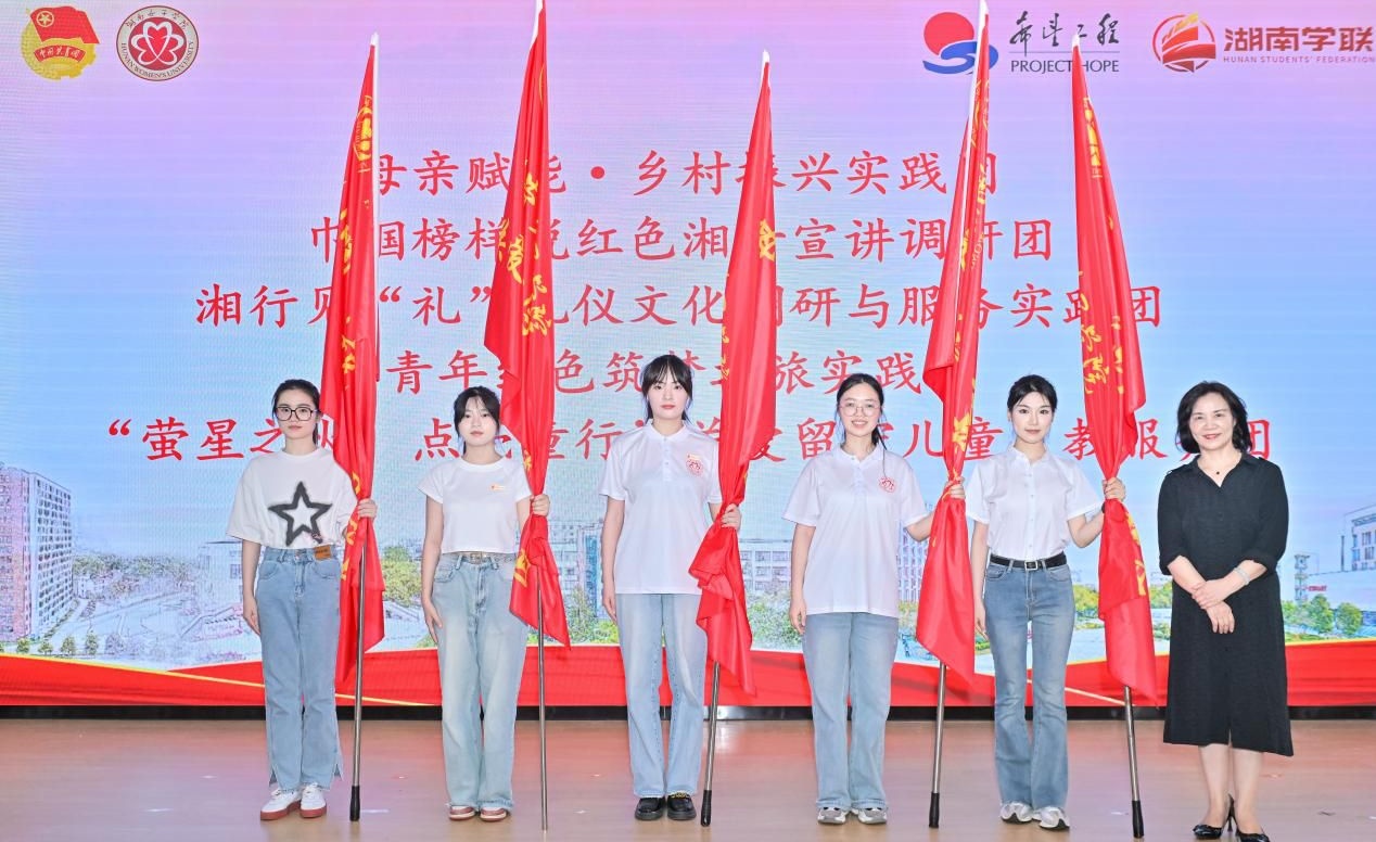 ܽؾ`ţഺŮӌW(xu)ԺꌍɼӋߡl(xing)`ʢĻ