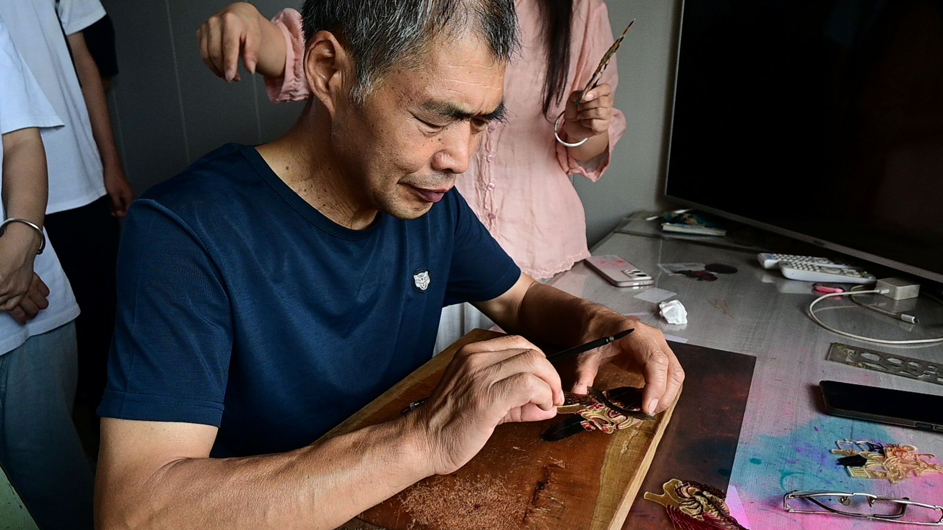 Ӱ�c��֮�g��һλƤӰ�����˵��Ļ������������������E�A�����`��Ӱ��(sh��)�`�(du��)