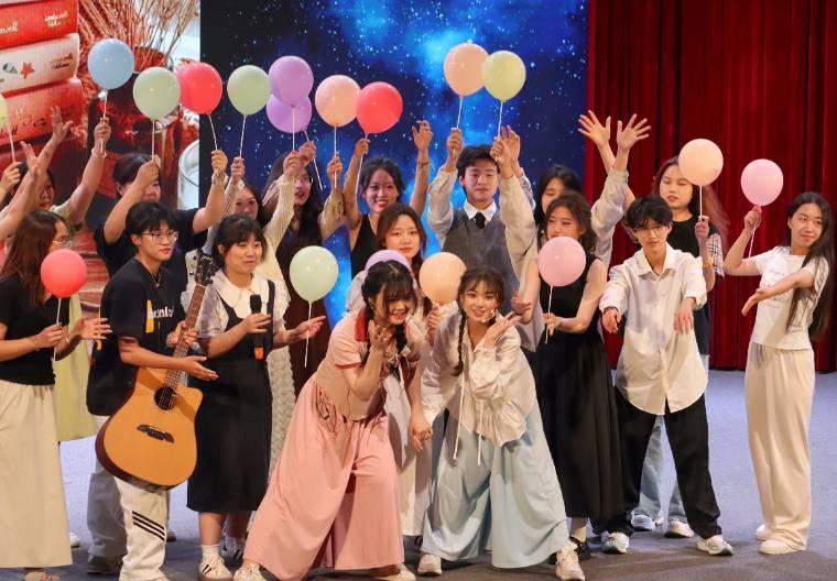 ČW(xu)Ժps@ʮУ@龰ِȪ(jing)