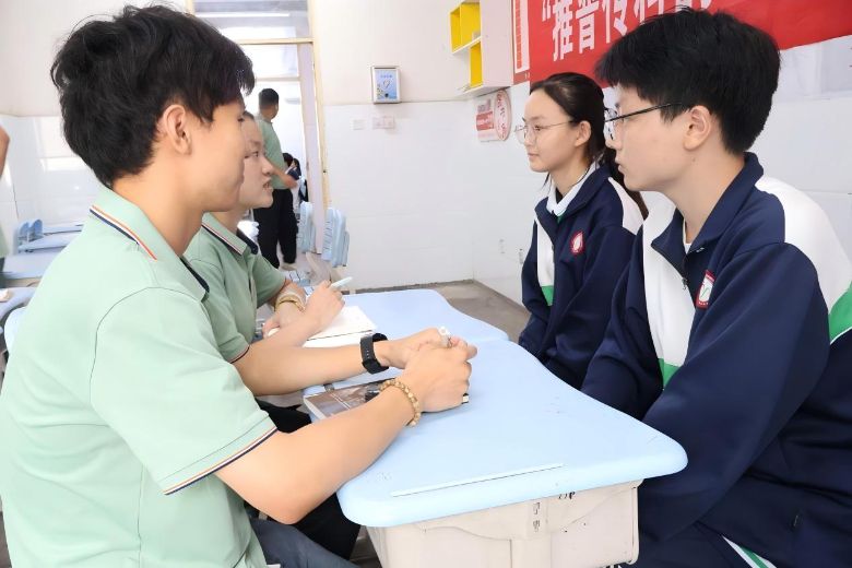 ώW(xu)W(xu)Ժf(zhn)ČW(xu)УLՄ fδ핳