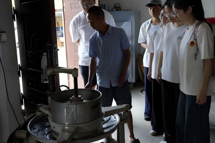 С~l(xing)da(chn)I(y) ϵһW(xu)ԺϪ֪Сl(xing)dM(jn)F(tun)̽Lɡ