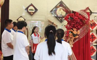 �V�|�����W(xu��)������ǧ�f(w��n)���̡�������ͻ���(du��)����S�l(xi��ng)�Ļ����P(y��ng)�Ļ�֮��