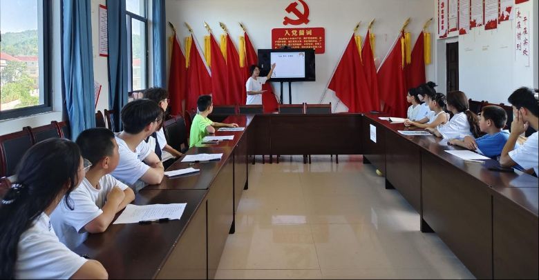 ȤζӢZM(jn)l(xing)壬c(din)l(xing)ͯ