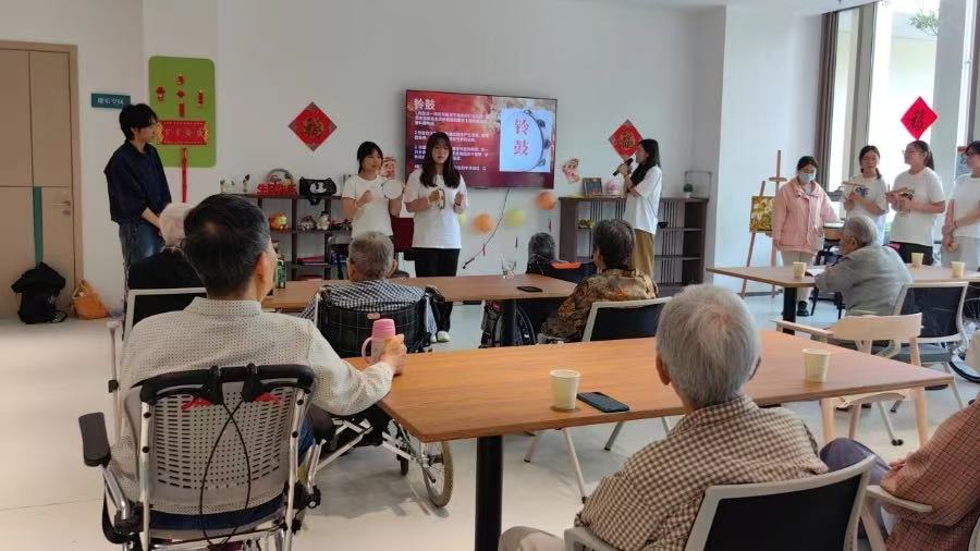 ygԮ(sh)`F(tun)yČW(xu)ԺM(jn)_(d)B(yng)Ϸ(w)(sh)`̽