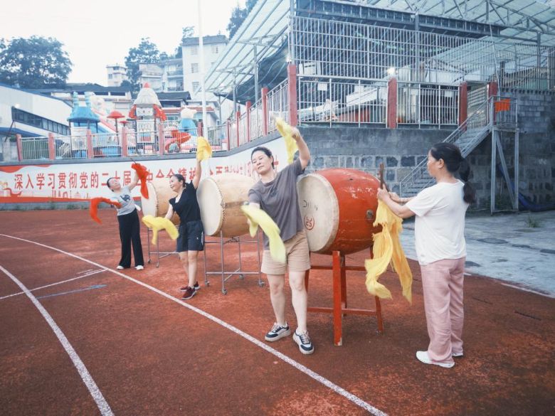 ĺɫ����������о�������(r��n)�V��(ch��ng)�ϵ����廨�ġ�ҹ�n�� 2025��7��9�հ���r(sh��)������(r��n)�w���Ļ�������u���[����(l��i)���Y(ji��)����һ�칤�����˂����_(k��i)ʼ�ڴ������e������Ϥ�ďV��(ch��ng)