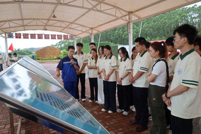 ഺB(ti)I(y)ԒӣW(xu)ˮƽꑡ顱Gɫl(f)չ(do)F(tun)̽м~