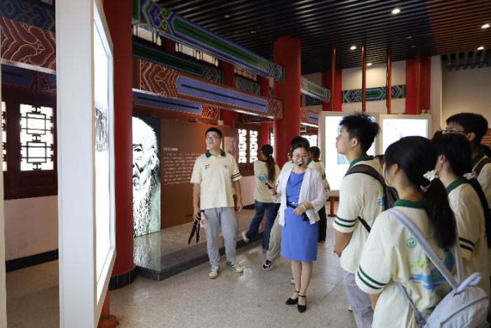 ̽еؘ(bio)W(xu)Gɫl(f)չ(do)F(tun)̽LJݺC