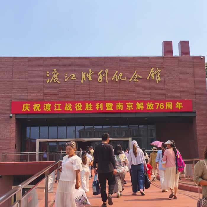 Ͼɽo(j)^̽ɽ񣬂мtɫ