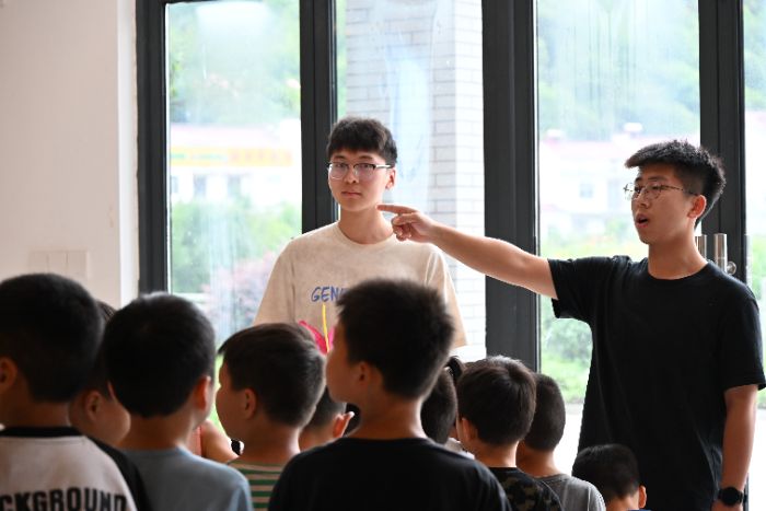 ӺW(xu)l(xing)׷⡱֧̈F(tun)_չ wn̽̌W(xu)