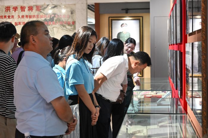 ӺWl(xing)׷tɫEsm(x)ʮs⡪F_չtɫcl(xing)d}`