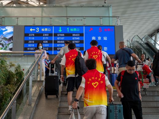 ܉ϵĂУһλF·ľ񌤸֮ӛϾFI(y)g(sh)W(xu)Ժ"ǻT·"(sh)`F(tun)(du)L(zhng)