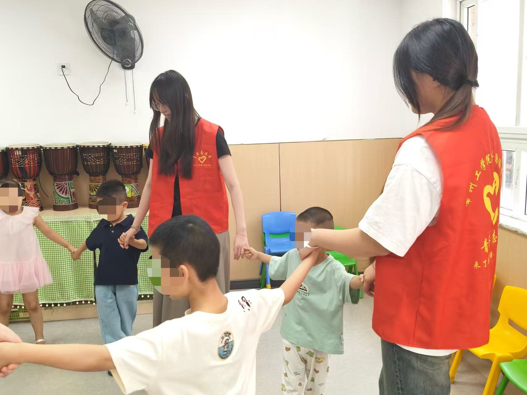 ���ɿ����c�����ǵĺ��ӡ�֮�g�ļ~��