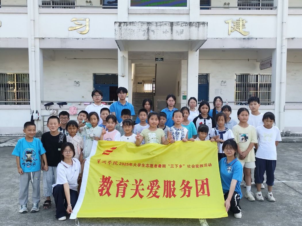 �������������(m��ng)���� ʮ���d��(��i)�Ľ����������W(xu��)Ժ����־Ը��(li��n)�ϕ�(hu��)�ٸ�ɢ���(zh��n)�x��С�W(xu��)�c(di��n)�������n��