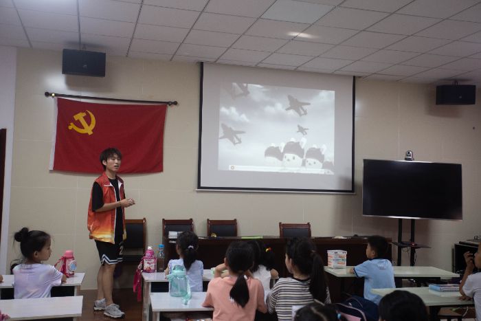 �����LӰ�мtɫ��ͯ�������������H���I(y��)�W(xu��)Ժ��Ϣ���̌W(xu��)Ժ ���ǅR�H�l(xi��ng)����Ϣ�x�ܡ� ������`�F(tu��n)�Ľ������`